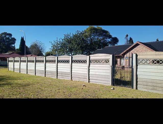 3 BEDROOM FREEHOLD FOR SALE IN CRYSTAL PARK